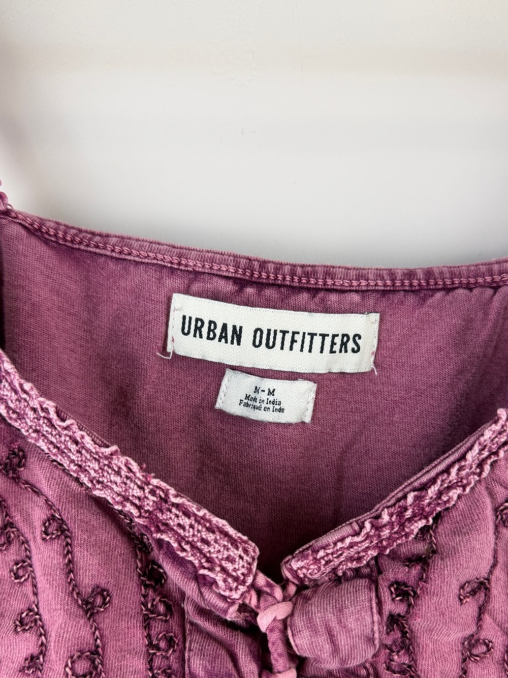 Urban Outfitters Embroidered Lace Up Crop Cami Top Size M - Picture 3 of 4